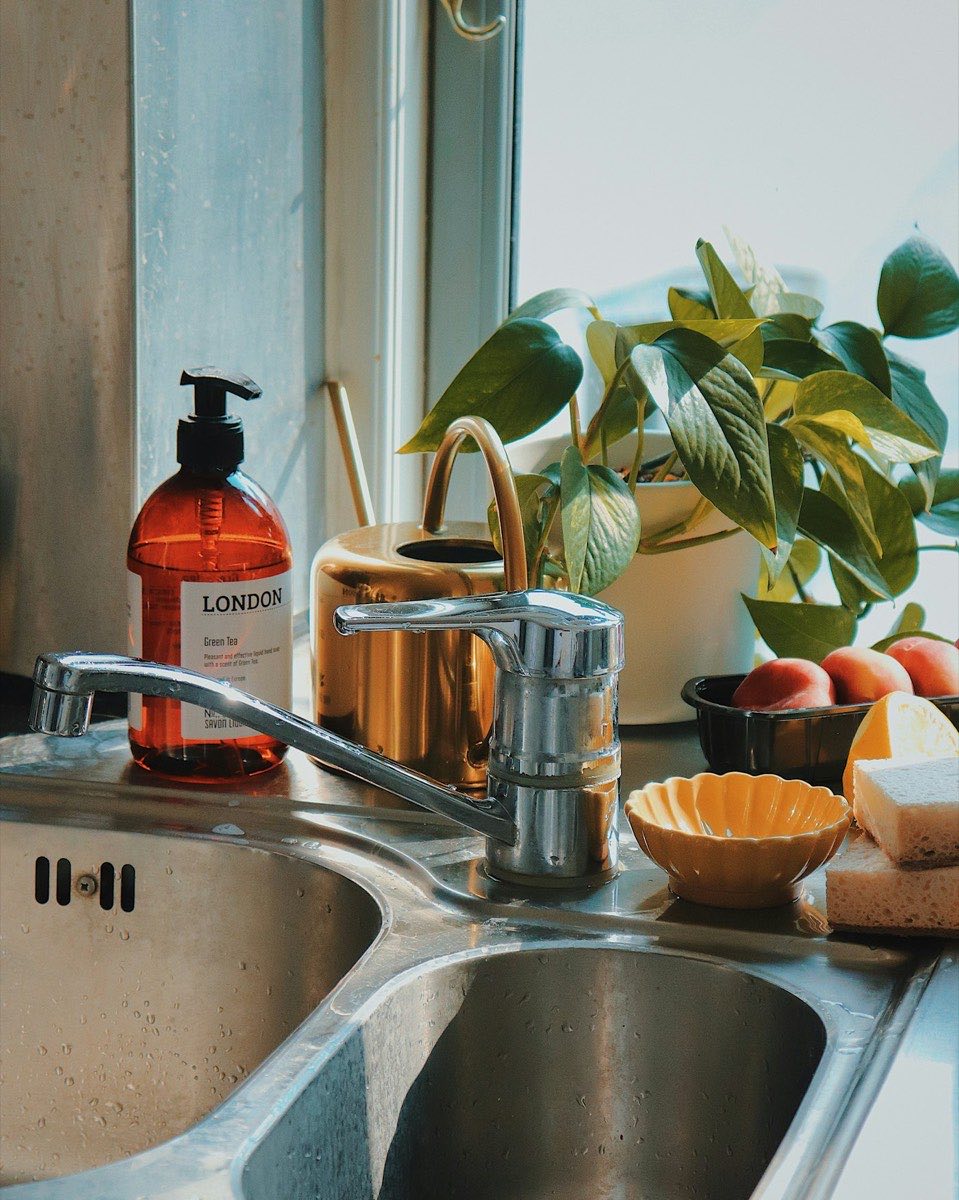 Expandable Under Sink Caddy